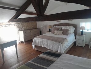 2 bedrooms, desk, iron/ironing board, free WiFi