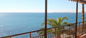 Geräumige Front-Line-Strandwohnung, Südlage, Klimaanlage, tolle Aussicht, WIFI