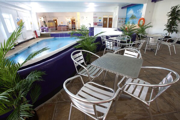 Innenpool, beheizter Pool