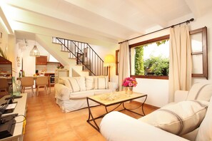 Televisie, videospelletjes, een dvd-speler en een stereo