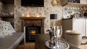 Smart TV, fireplace, DVD player, books