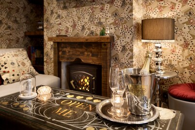 Looking Glass Cottage Magical 'Alice in Wonderland' Cottage