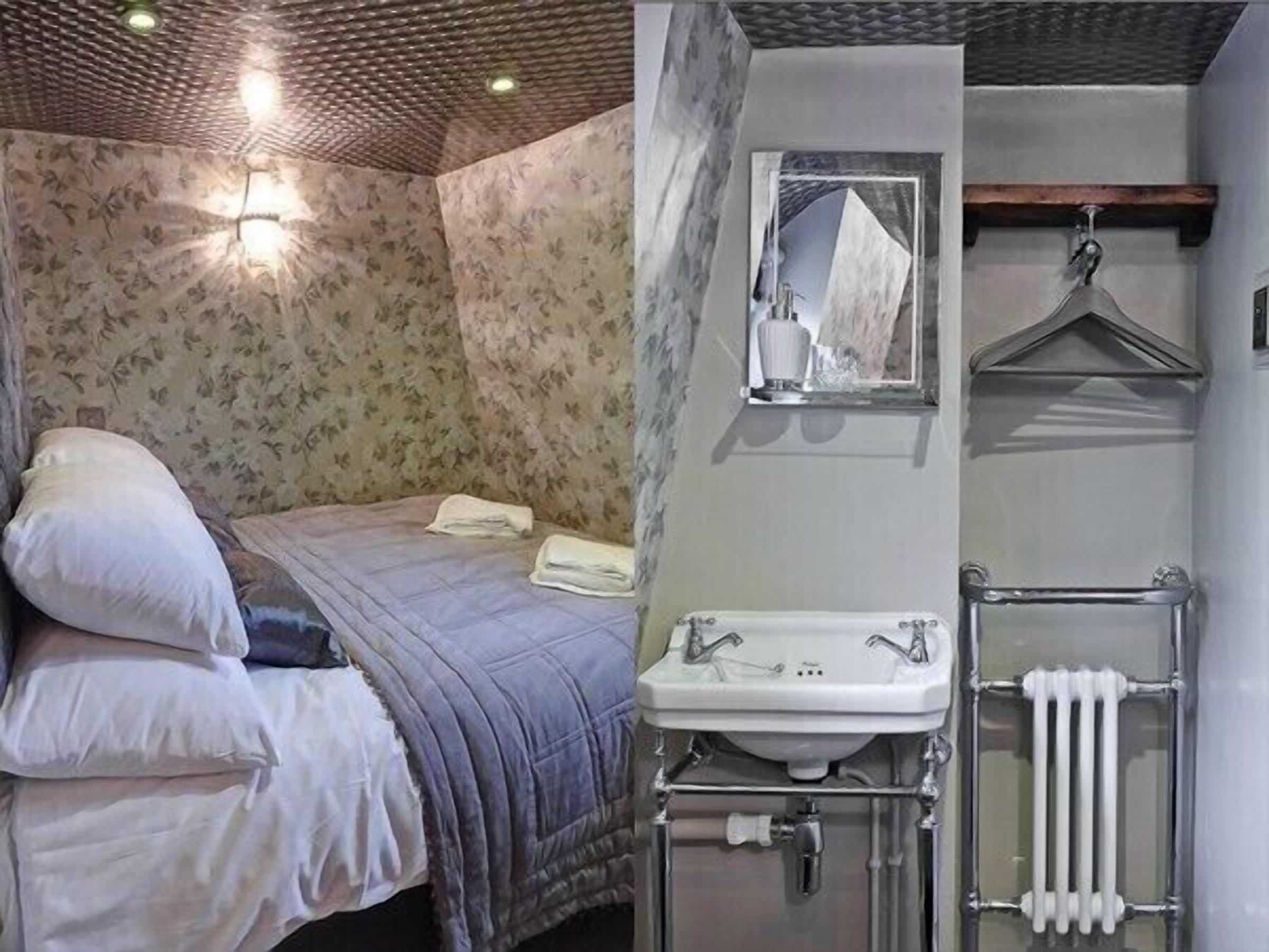 Gorgeous 'Alice in Wonderland' Cottage in the Lanes, near Brighton Pier