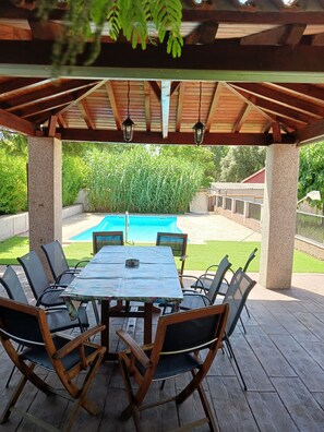 Outdoor dining - BEAUTIFUL COUNTRY HOUSE (Méntrida)