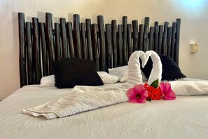 Double Room, 1 King Bed, Non Smoking | In-room safe, bed sheets - Rincon Rubi (Samaná)