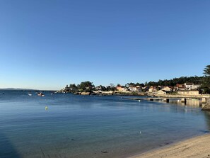 Beach - Illa apartment with balcony by the sea (Illa De Arousa, A (San Xulian))