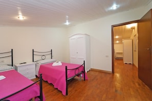 10 Schlafzimmer, Bügeleisen/Bügelbrett, WLAN, Bettwäsche