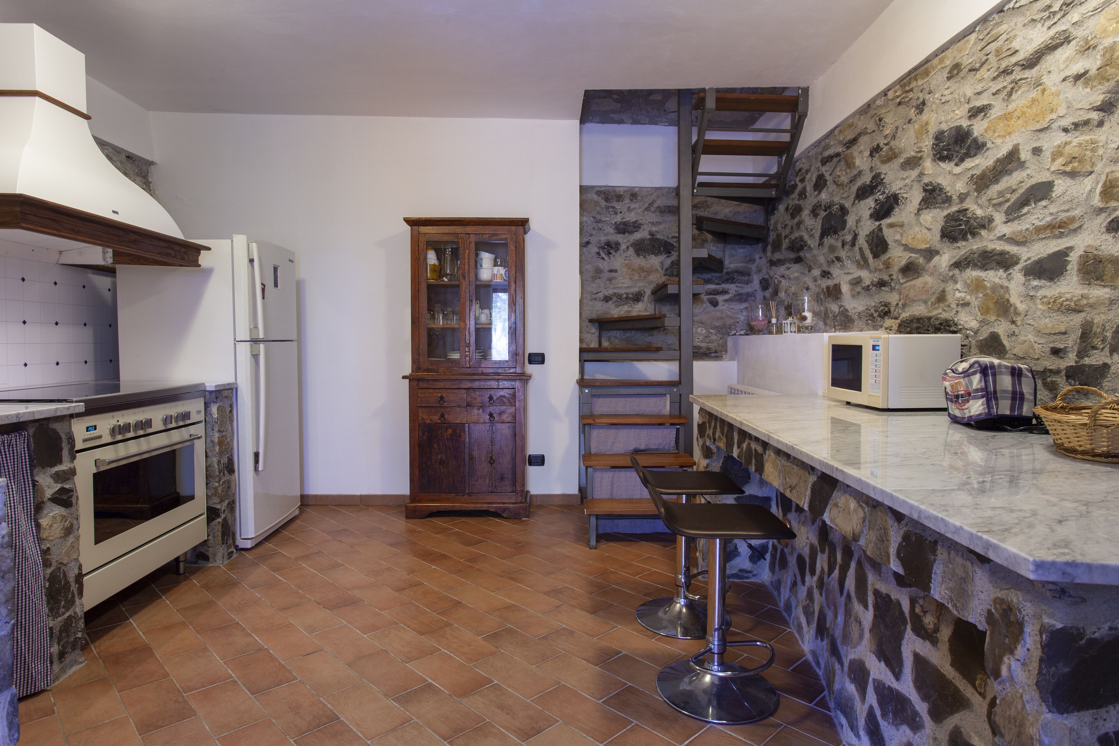 Rustico farmhouse with garden and swimming pool in a hilly area