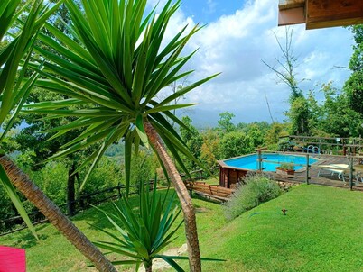 Rustico farmhouse with garden and swimming pool in a hilly area