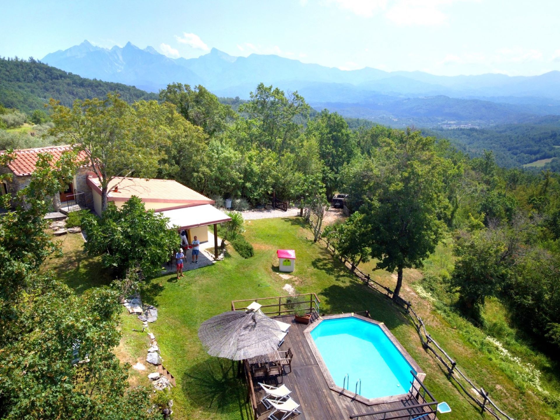 Rustico farmhouse with garden and swimming pool in a hilly area