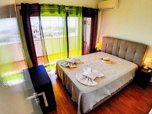 3 dormitorios, tabla de planchar con plancha, cuna de viaje y wifi