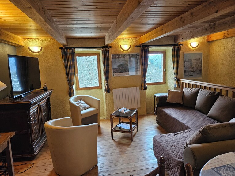 Saint Julien D'intres: Maison De Caractère En Pierres, En Pleine Nature - Le Cheylard