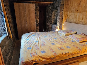 3 bedrooms, iron/ironing board, free WiFi, bed sheets - Saint Martin De Valamas: country holiday home - Saint Martin de Valamas (Intres)