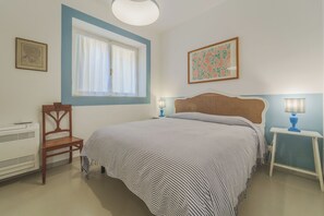 2 bedrooms, in-room safe, iron/ironing board, free WiFi