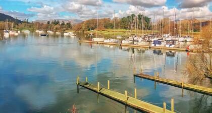 Walkers - Luxury Boat House On The Shore Of Lake Windermere Near to Bowness