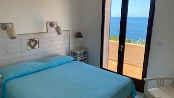 4 slaapkamers, een strijkplank/strijkijzer, reisbedje, gratis wifi