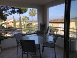 Outdoor dining - Hyeres Giens: Apartment/ flat - Hyères ( Giens) (Hyères)