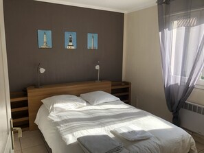 2 bedrooms, iron/ironing board, bed sheets - Hyeres Giens: Apartment/ flat - Hyères ( Giens) (Hyères)