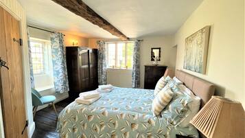 3 bedrooms, iron/ironing board, Internet, bed sheets