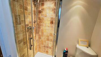 Bathtub, hair dryer, towels