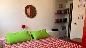 1 bedroom, WiFi (free), bed sheets - studio - 1 room - 3/4 persons (Torre Delle Stelle)