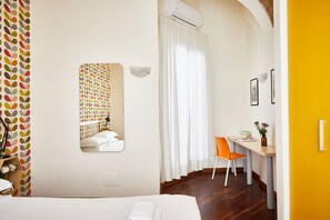 2 bedrooms, iron/ironing board, travel crib, WiFi - TrastevereHome - Garibaldi Rome (Roma)