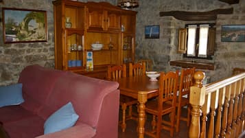 Televisión y chimenea