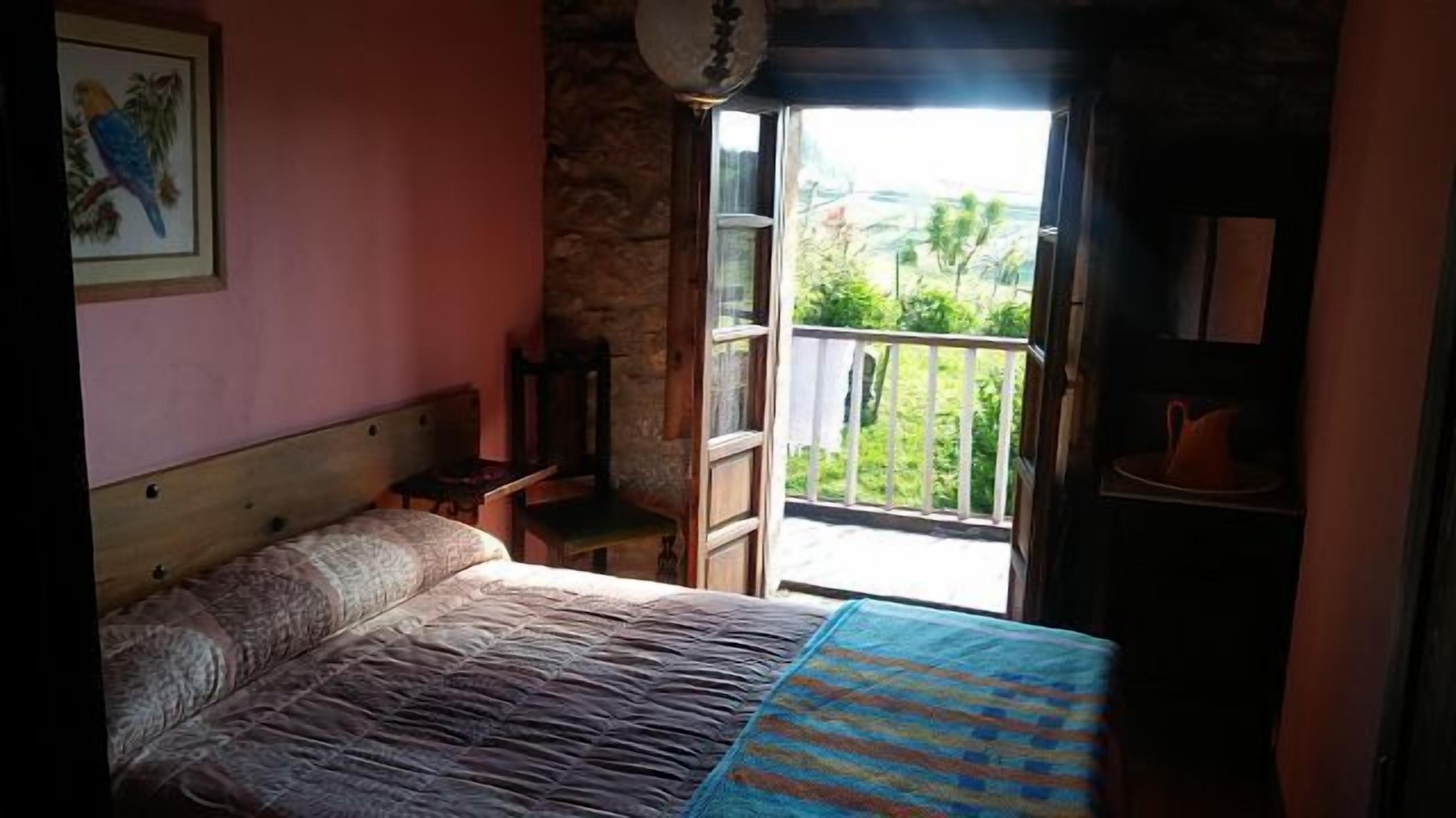 4 bedrooms, iron/ironing board, bed sheets