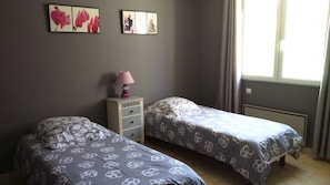 4 chambres, fer et planche à repasser, Wi-Fi, draps fournis