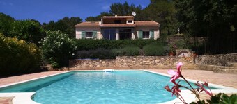 Villa piscine privée clôturée, en pleine nature, Provence gardoise