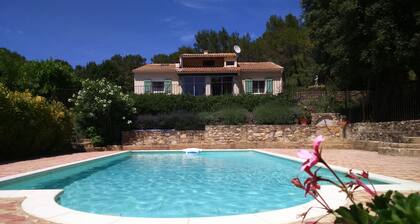 Villa piscine privée clÎturée, en pleine nature, Provence gardoise