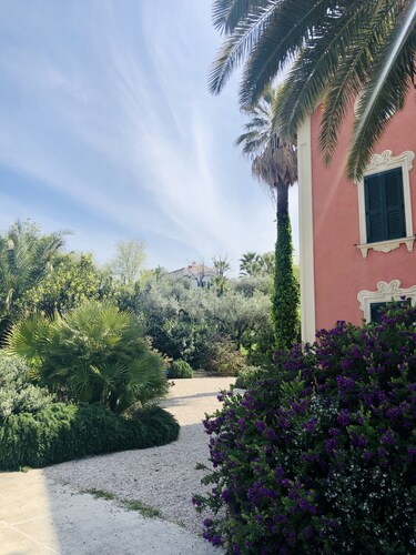 Portion of villa Liberty with garden 200mt from the sea and the center of Silvi