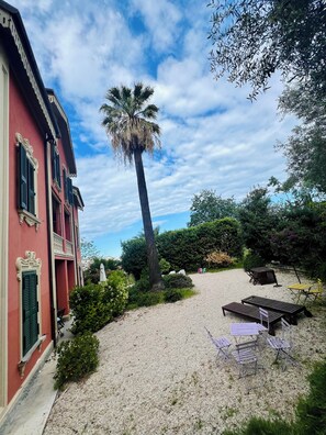 Property grounds - Portion of villa Liberty with garden 200mt from the sea and the center of Silvi (Silvi)