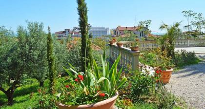 Portion of villa Liberty with garden 200mt from the sea and the center of Silvi