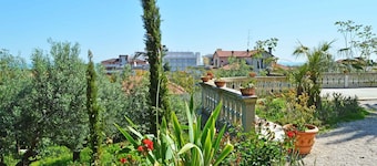 Zweifamilienhaus mit Garten Freiheit zu 200 m vom Meer und vom Zentrum von Silvi