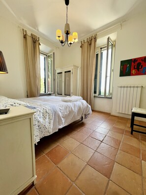 2 bedrooms, WiFi, bed sheets - Portion of villa Liberty with garden 200mt from the sea and the center of Silvi (Silvi)