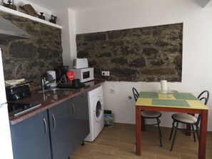Refrigerador, microondas, horno y tostadora