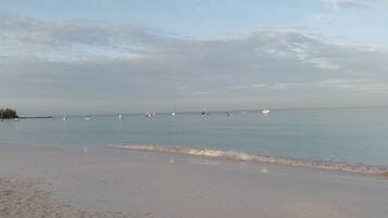 Beach nearby, sun-loungers, beach towels