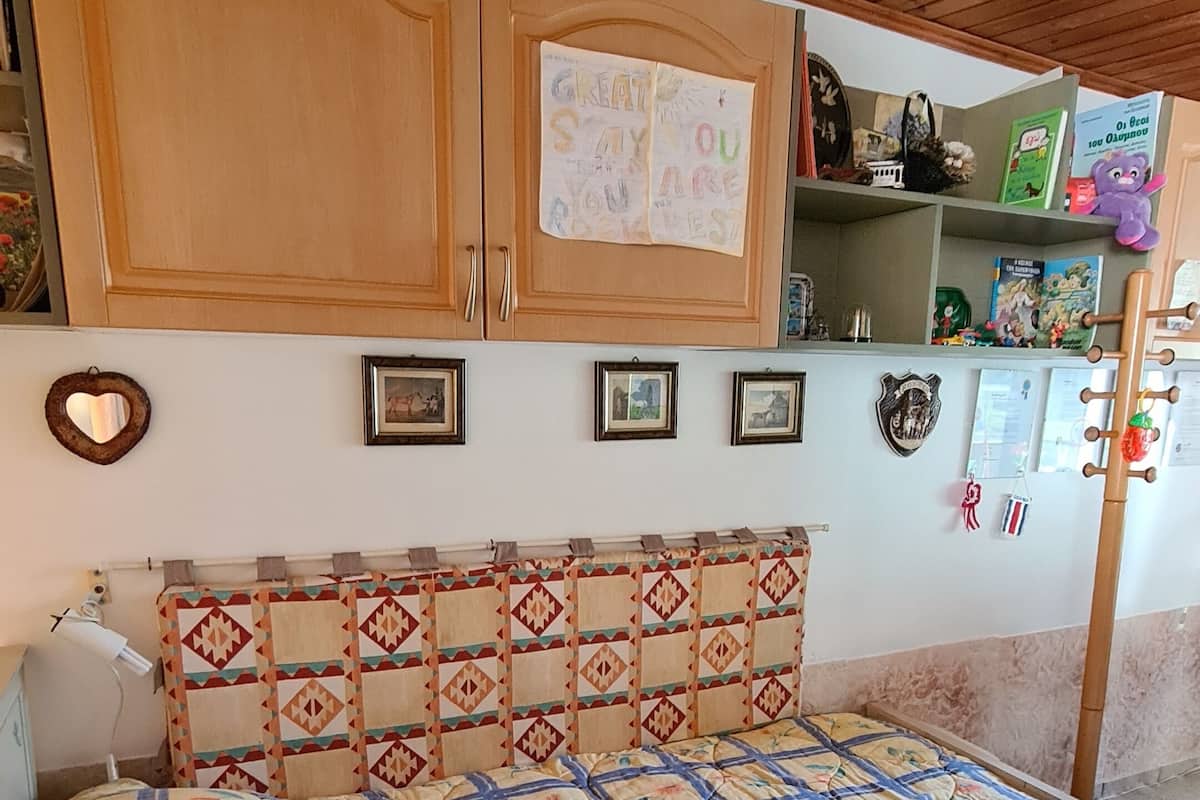 Villa familiar, vista a la ciudad | 1 habitación, decoración personalizada, muebles diferentes y escritorio