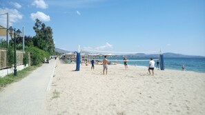 Beach nearby, beach shuttle - Villa George (Marathon)