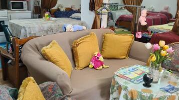 Villa Honey (One space room) | Coin séjour | Télévision à écran plat