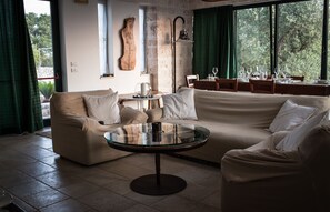 Cheminée, table de tennis de table