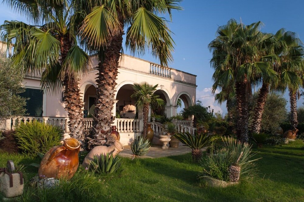 Refined Historical House in the heart of Salento with large garden "VILLA ROMINA"