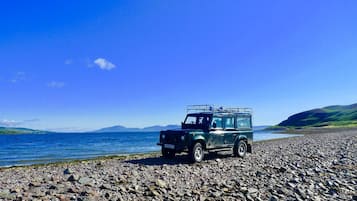 På stranden och solstolar