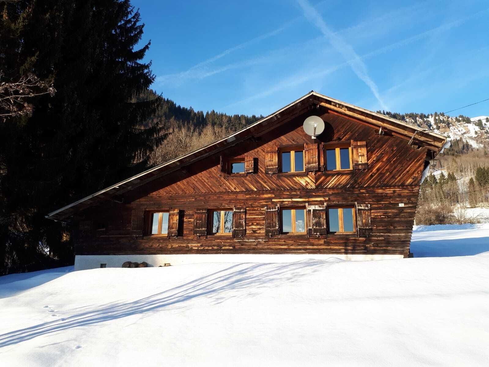 Charming Chalet with large south facing gardens and panoramic views 