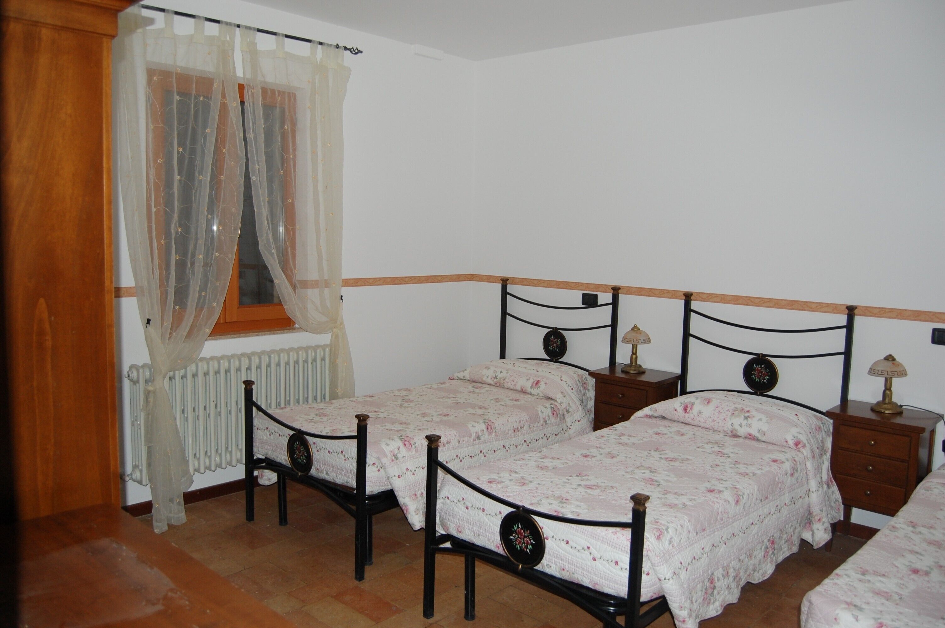 country house in Marche with 5 apartments and pool: OFFERS LAST MINUTE !!