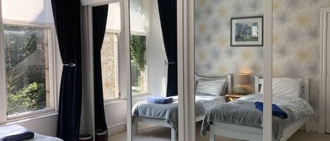 3 bedrooms, desk, iron/ironing board, travel crib