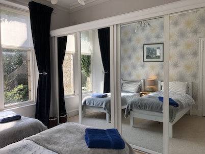 Apartment To Suit All! Perfect Location With Easy Access To Centre Of Town