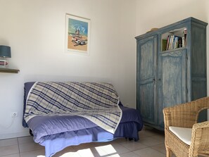 3 habitaciones, tabla de planchar con plancha y cuna de viaje 