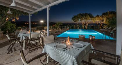 Villa with sea view, pool and Breakfast included